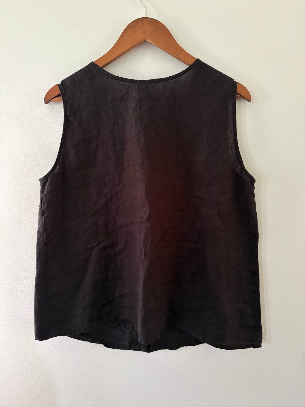 Lintico Linen Button Front Sleeveless Tank Top - Picture 9 of 14